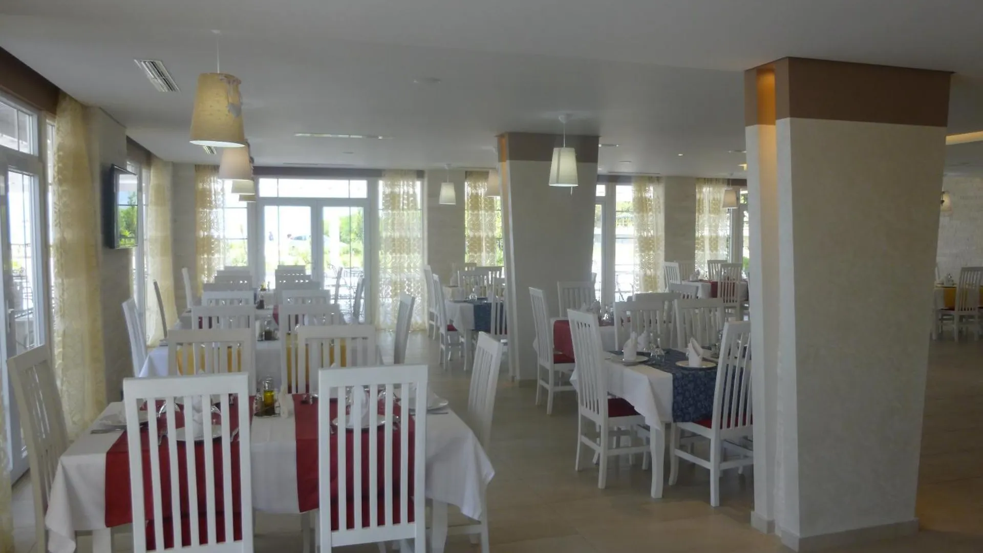 Villamaria Hotel Zvernec 3*,  Albania